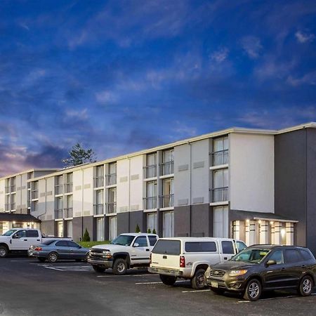 Wingate By Wyndham Bloomington Hotel Exterior photo