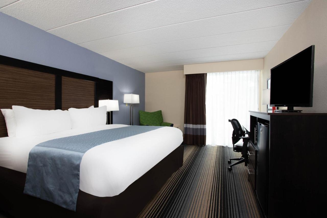 Wingate By Wyndham Bloomington Hotel Exterior photo