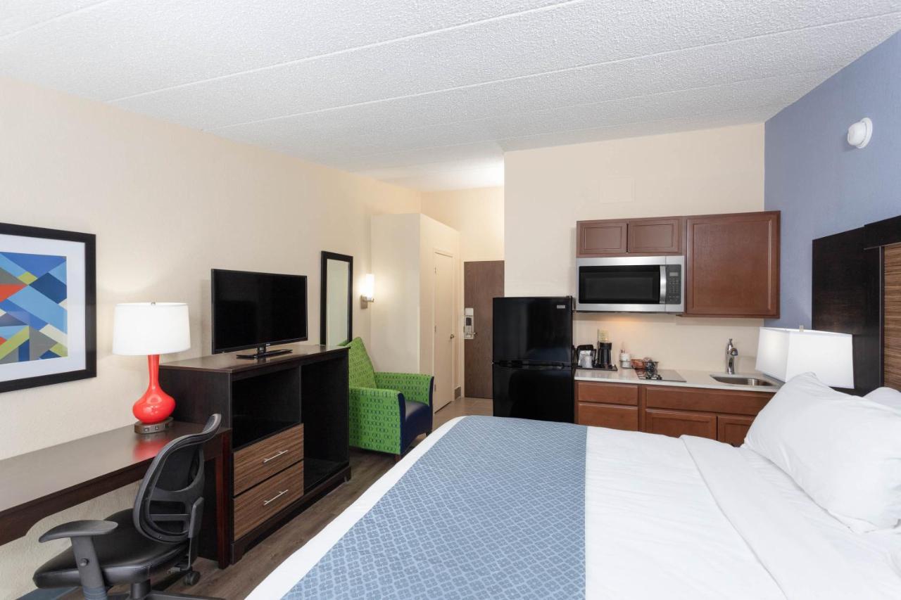 Wingate By Wyndham Bloomington Hotel Exterior photo