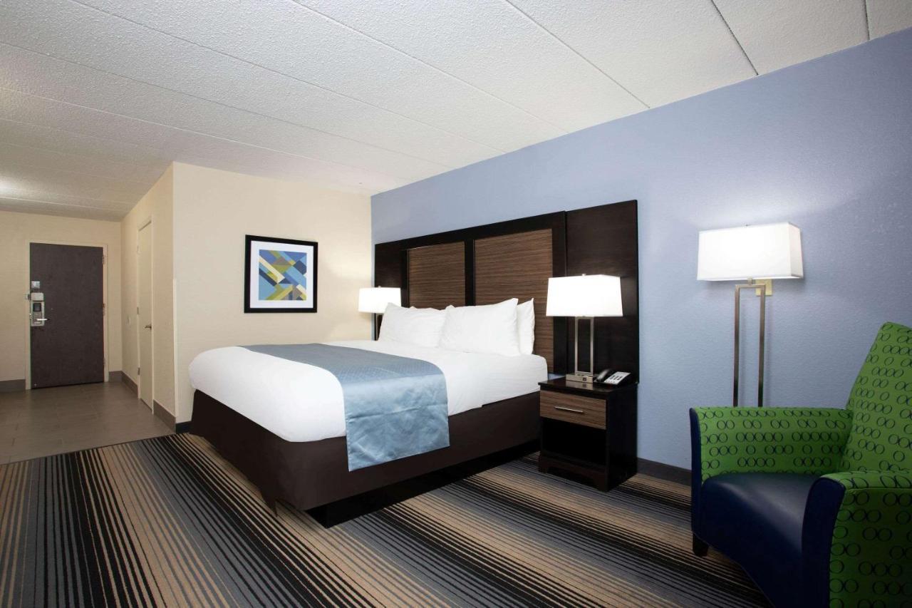 Wingate By Wyndham Bloomington Hotel Exterior photo