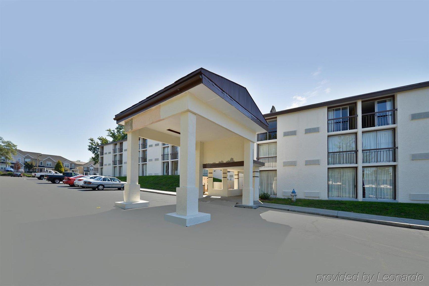 Wingate By Wyndham Bloomington Hotel Exterior photo