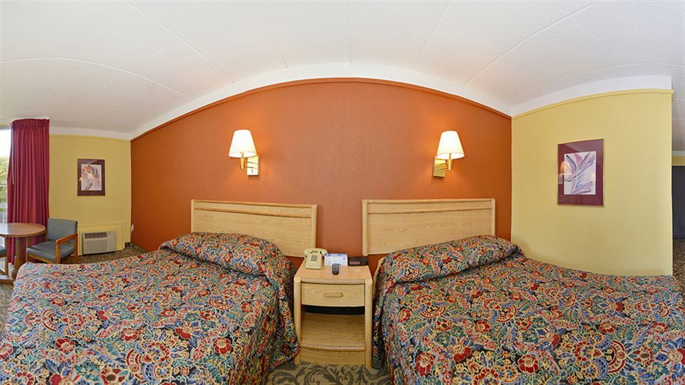 Wingate By Wyndham Bloomington Hotel Exterior photo
