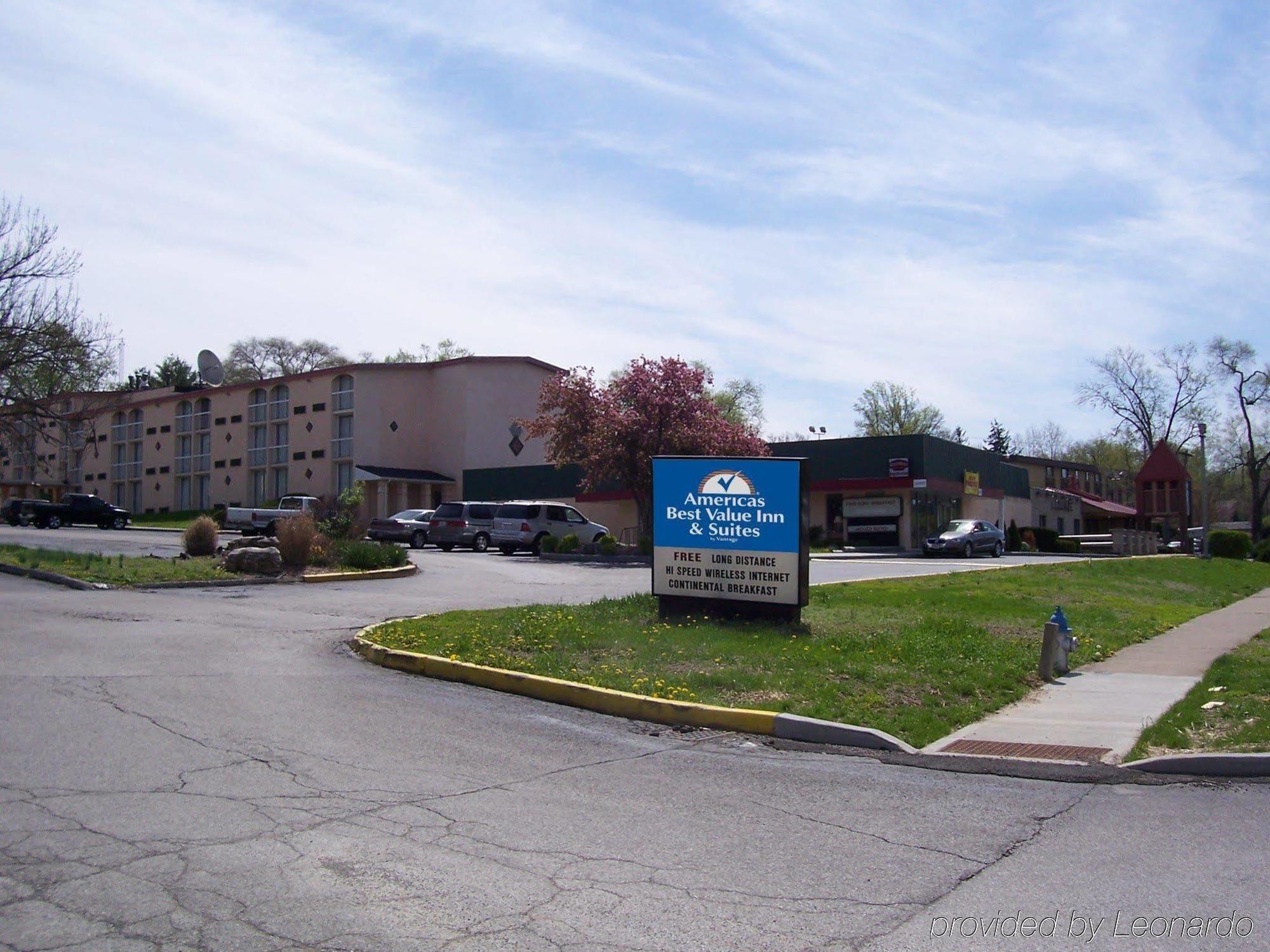 Wingate By Wyndham Bloomington Hotel Exterior photo